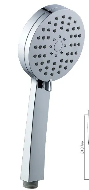 Roku dušas galva ar ķiveres segu